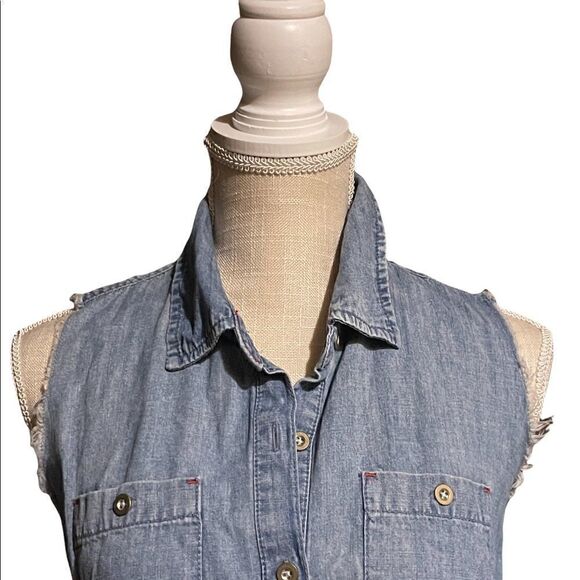 Feed USA + Target | EUC Women’s Sleeveless Denim Chambray Utility Shirt Small - Picture 7 of 11